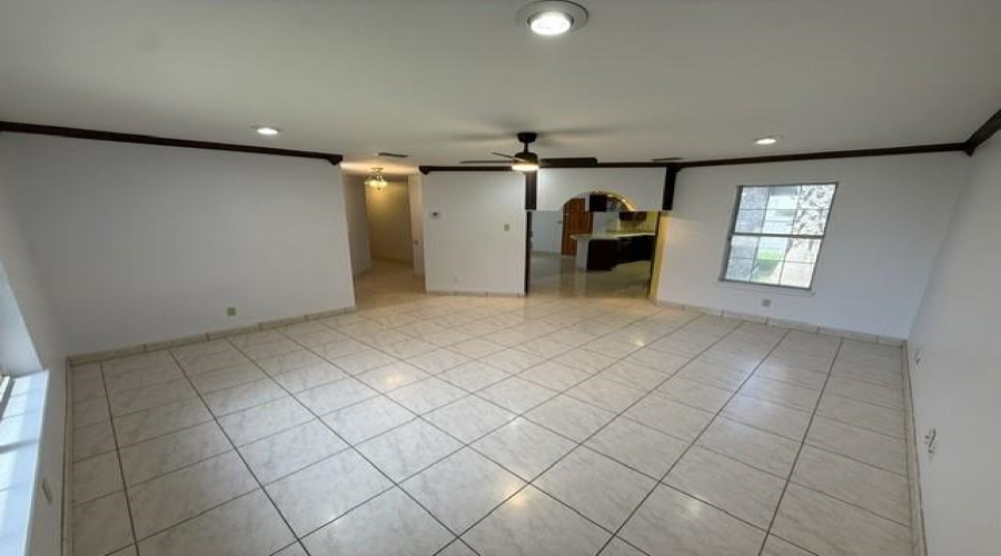 8611 Chris Ln, Laredo, Texas 78045, 3 Bedrooms Bedrooms, 5 Rooms Rooms,2 BathroomsBathrooms,Residential,For Rent,8611 Chris Ln,20262473