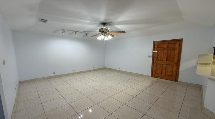 8611 Chris Ln, Laredo, Texas 78045, 3 Bedrooms Bedrooms, 5 Rooms Rooms,2 BathroomsBathrooms,Residential,For Rent,8611 Chris Ln,20262473