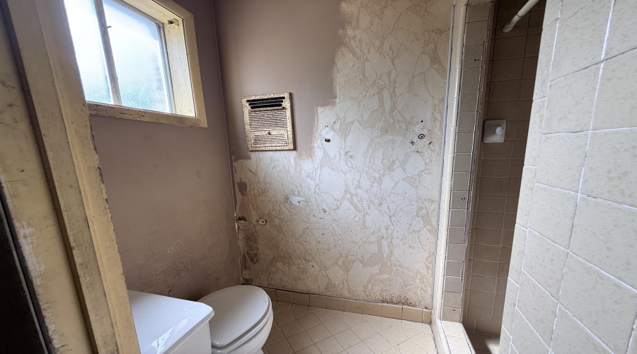 2116 Springfield Ave, Laredo, Texas 78040, 3 Bedrooms Bedrooms, 5 Rooms Rooms,2 BathroomsBathrooms,Residential,For Sale,2116 Springfield Ave,20262476