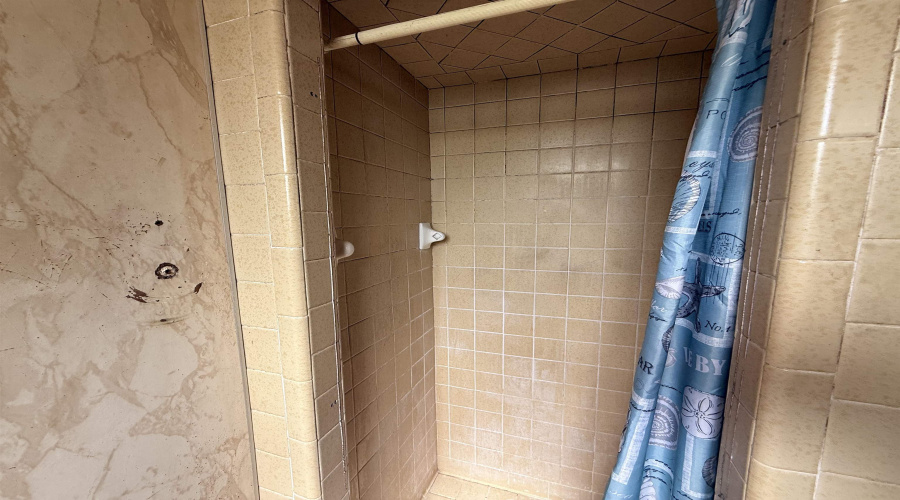 2116 Springfield Ave, Laredo, Texas 78040, 3 Bedrooms Bedrooms, 5 Rooms Rooms,2 BathroomsBathrooms,Residential,For Sale,2116 Springfield Ave,20262476