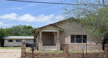 2116 Springfield Ave, Laredo, Texas 78040, 3 Bedrooms Bedrooms, 5 Rooms Rooms,2 BathroomsBathrooms,Residential,For Sale,2116 Springfield Ave,20262476
