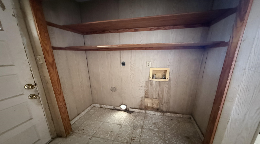 2116 Springfield Ave, Laredo, Texas 78040, 3 Bedrooms Bedrooms, 5 Rooms Rooms,2 BathroomsBathrooms,Residential,For Sale,2116 Springfield Ave,20262476