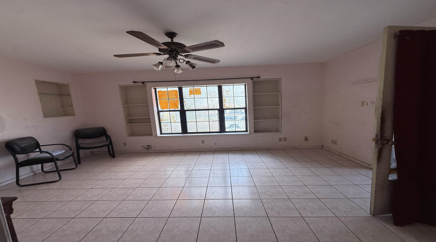 2116 Springfield Ave, Laredo, Texas 78040, 3 Bedrooms Bedrooms, 5 Rooms Rooms,2 BathroomsBathrooms,Residential,For Sale,2116 Springfield Ave,20262476