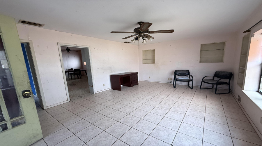 2116 Springfield Ave, Laredo, Texas 78040, 3 Bedrooms Bedrooms, 5 Rooms Rooms,2 BathroomsBathrooms,Residential,For Sale,2116 Springfield Ave,20262476