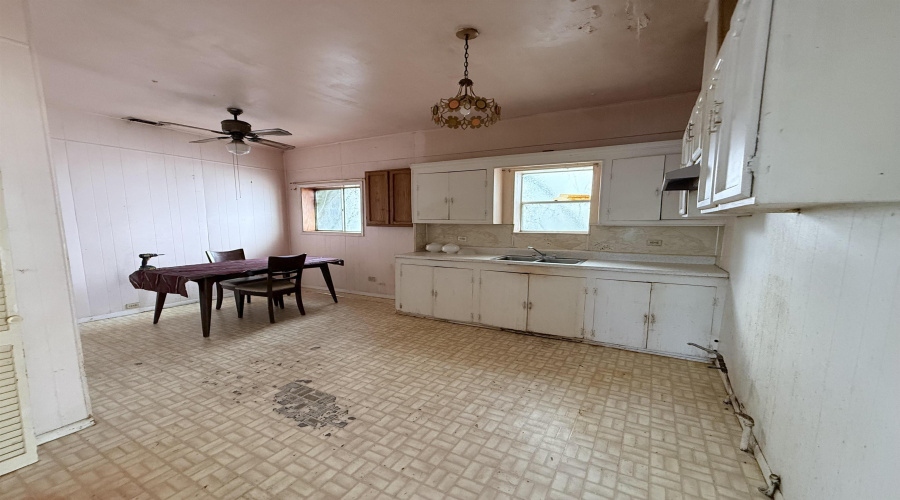 2116 Springfield Ave, Laredo, Texas 78040, 3 Bedrooms Bedrooms, 5 Rooms Rooms,2 BathroomsBathrooms,Residential,For Sale,2116 Springfield Ave,20262476
