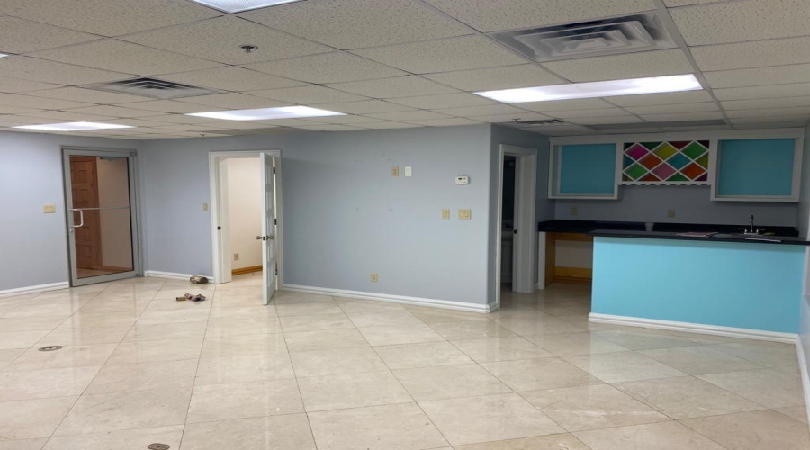 2202 Santa Rita Ave, Laredo, TX, Texas 78040, 1 Bedroom Bedrooms, 11 Rooms Rooms,3 BathroomsBathrooms,Commercial/industrial,For Rent,2202 Santa Rita Ave,20262482
