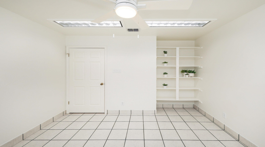 6108 McPherson Rd, LAREDO, Texas 78041, 6 Rooms Rooms,1 BathroomBathrooms,Commercial retail/office,For Rent,6108 McPherson Rd,20262480