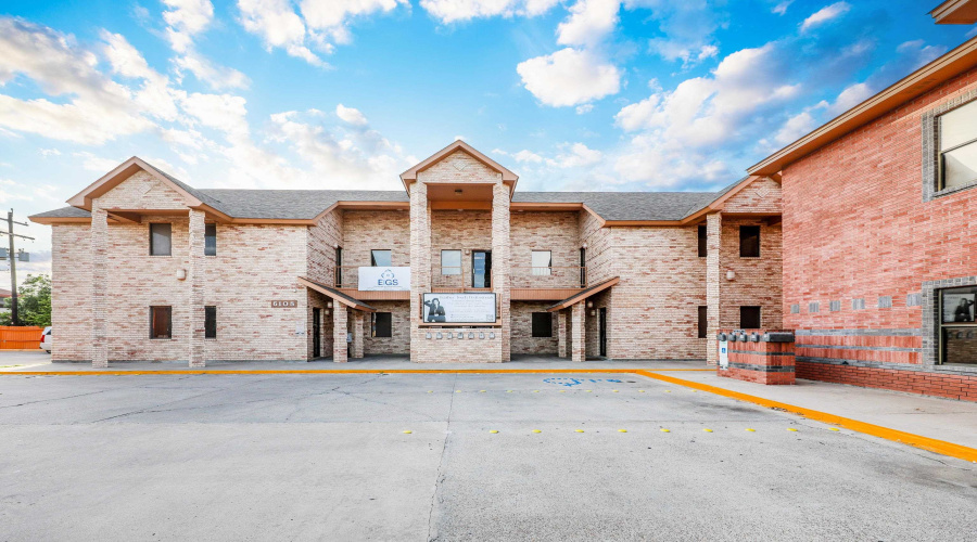 6108 McPherson Rd, LAREDO, Texas 78041, 6 Rooms Rooms,1 BathroomBathrooms,Commercial retail/office,For Rent,6108 McPherson Rd,20262480