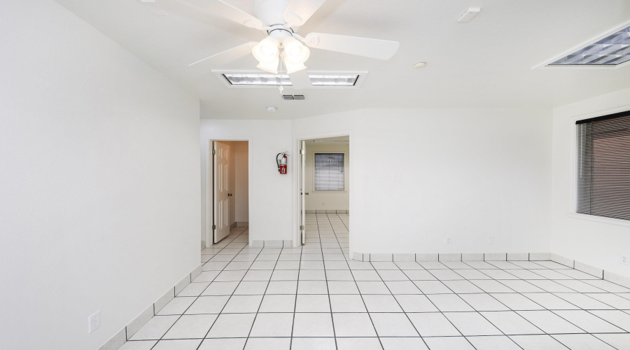 6108 McPherson Rd, LAREDO, Texas 78041, 6 Rooms Rooms,1 BathroomBathrooms,Commercial retail/office,For Rent,6108 McPherson Rd,20262480