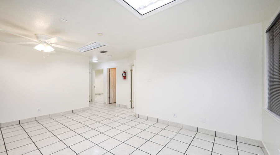 6108 McPherson Rd, LAREDO, Texas 78041, 6 Rooms Rooms,1 BathroomBathrooms,Commercial retail/office,For Rent,6108 McPherson Rd,20262480