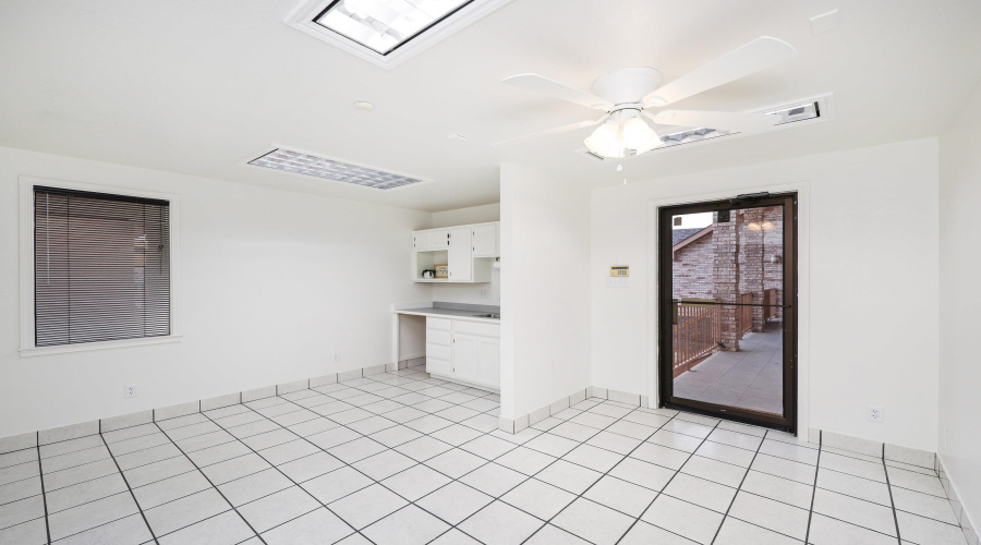 6108 McPherson Rd, LAREDO, Texas 78041, 6 Rooms Rooms,1 BathroomBathrooms,Commercial retail/office,For Rent,6108 McPherson Rd,20262480