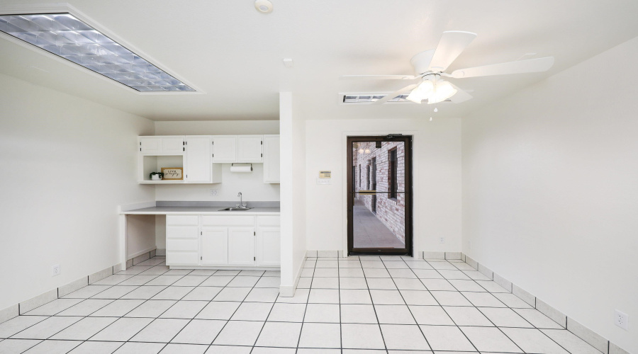 6108 McPherson Rd, LAREDO, Texas 78041, 6 Rooms Rooms,1 BathroomBathrooms,Commercial retail/office,For Rent,6108 McPherson Rd,20262480