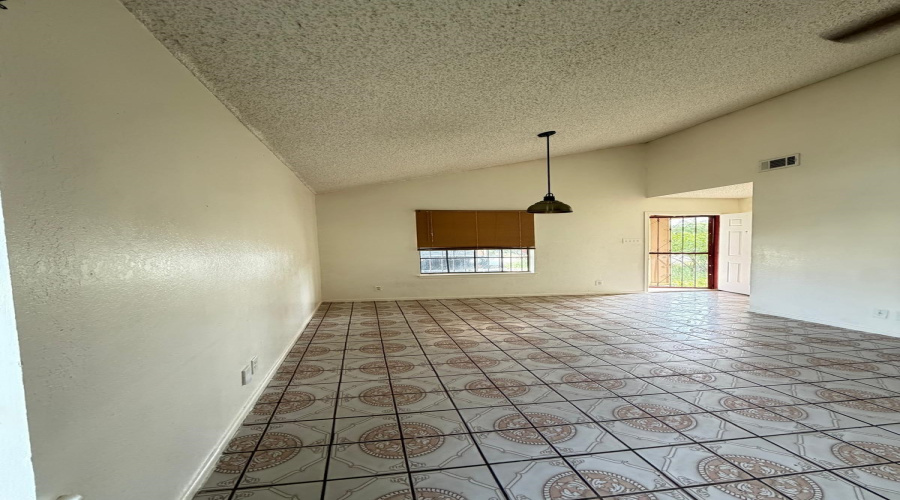 1507 Agave Dr, Laredo, Texas 78041, 3 Bedrooms Bedrooms, 5 Rooms Rooms,2 BathroomsBathrooms,Residential,For Rent,1507 Agave Dr,20262478