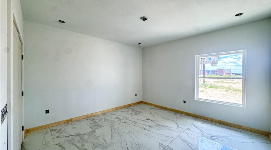 5003 Luna Grande Lp., LAREDO, Texas 78046, 3 Bedrooms Bedrooms, 5 Rooms Rooms,2 BathroomsBathrooms,Residential,For Sale,5003 Luna Grande Lp.,20262479