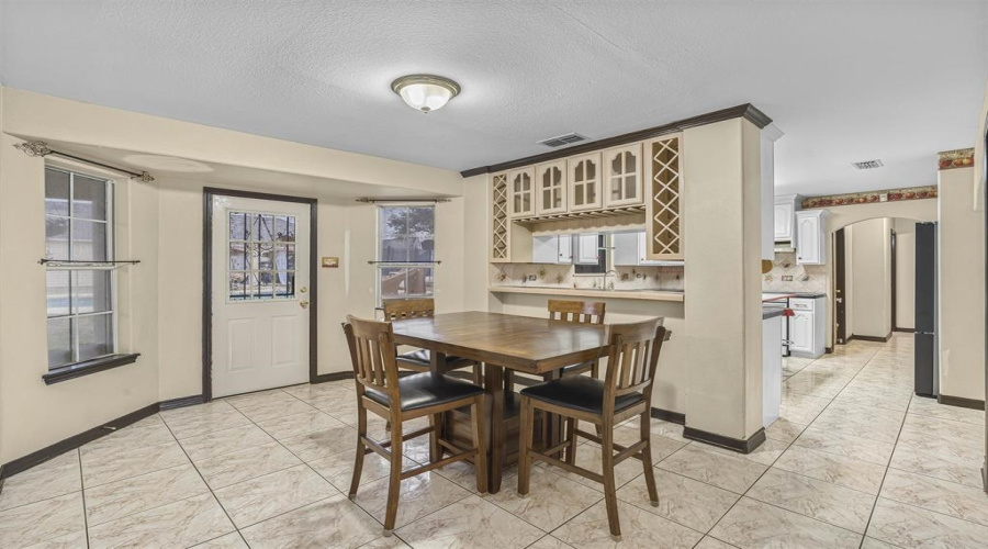 329 Old Milwaukee Rd., LAREDO, Texas 78043, 5 Bedrooms Bedrooms, 8 Rooms Rooms,3 BathroomsBathrooms,Residential,For Sale,329 Old Milwaukee Rd.,20262486