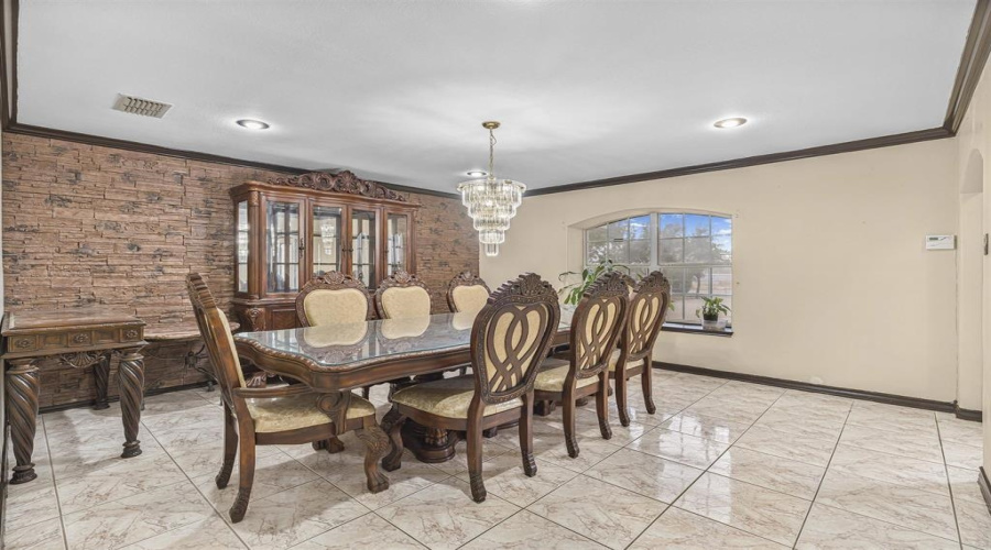 329 Old Milwaukee Rd., LAREDO, Texas 78043, 5 Bedrooms Bedrooms, 8 Rooms Rooms,3 BathroomsBathrooms,Residential,For Sale,329 Old Milwaukee Rd.,20262486