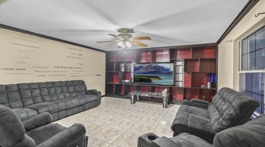 329 Old Milwaukee Rd., LAREDO, Texas 78043, 5 Bedrooms Bedrooms, 8 Rooms Rooms,3 BathroomsBathrooms,Residential,For Sale,329 Old Milwaukee Rd.,20262486