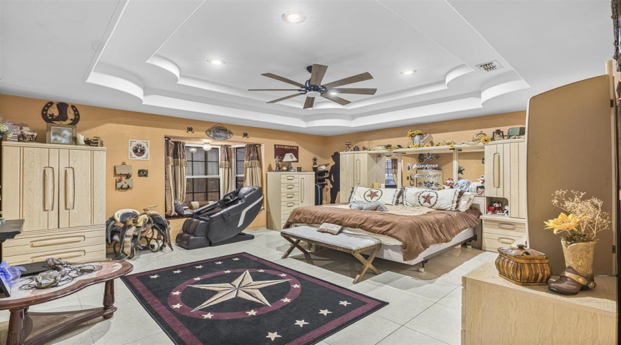 329 Old Milwaukee Rd., LAREDO, Texas 78043, 5 Bedrooms Bedrooms, 8 Rooms Rooms,3 BathroomsBathrooms,Residential,For Sale,329 Old Milwaukee Rd.,20262486