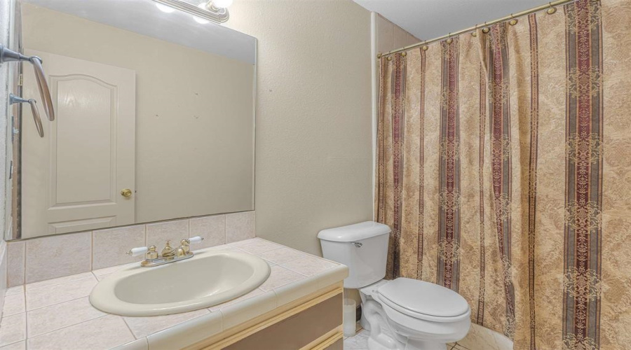 329 Old Milwaukee Rd., LAREDO, Texas 78043, 5 Bedrooms Bedrooms, 8 Rooms Rooms,3 BathroomsBathrooms,Residential,For Sale,329 Old Milwaukee Rd.,20262486