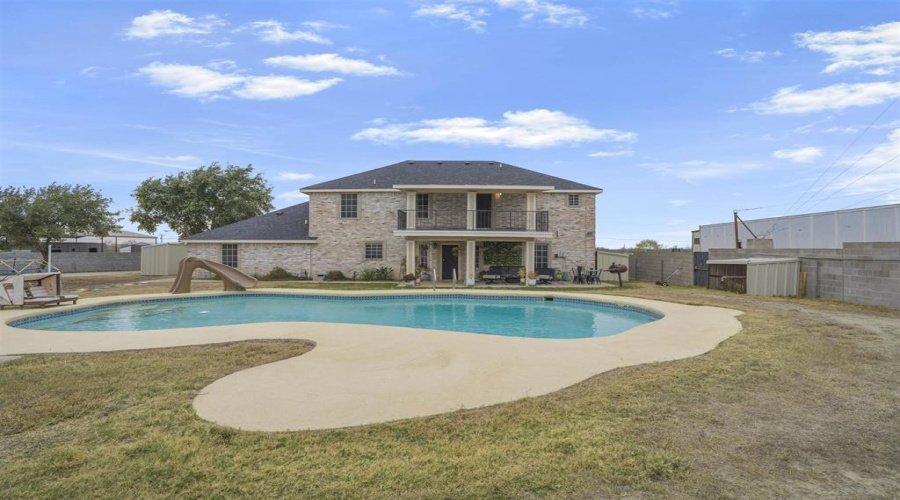 329 Old Milwaukee Rd., LAREDO, Texas 78043, 5 Bedrooms Bedrooms, 8 Rooms Rooms,3 BathroomsBathrooms,Residential,For Sale,329 Old Milwaukee Rd.,20262486