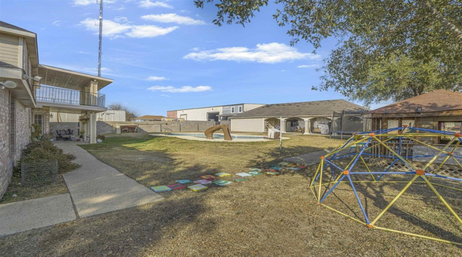 329 Old Milwaukee Rd., LAREDO, Texas 78043, 5 Bedrooms Bedrooms, 8 Rooms Rooms,3 BathroomsBathrooms,Residential,For Sale,329 Old Milwaukee Rd.,20262486