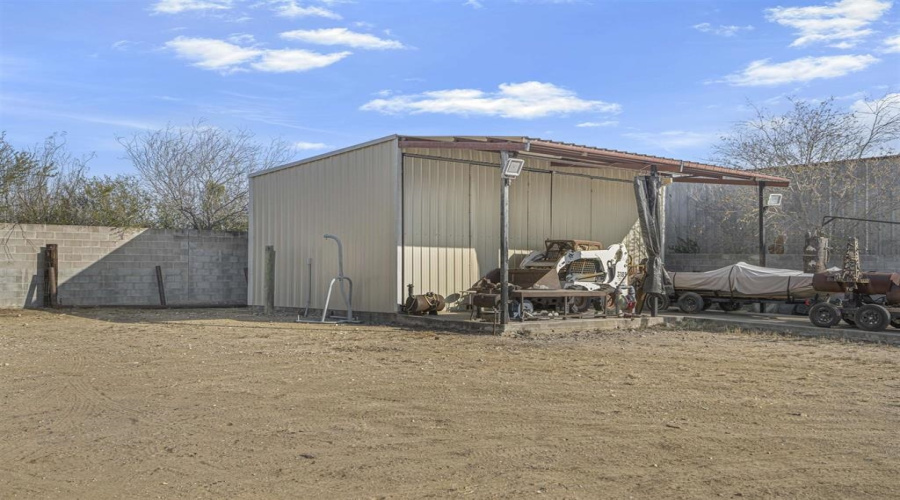 329 Old Milwaukee Rd., LAREDO, Texas 78043, 5 Bedrooms Bedrooms, 8 Rooms Rooms,3 BathroomsBathrooms,Residential,For Sale,329 Old Milwaukee Rd.,20262486