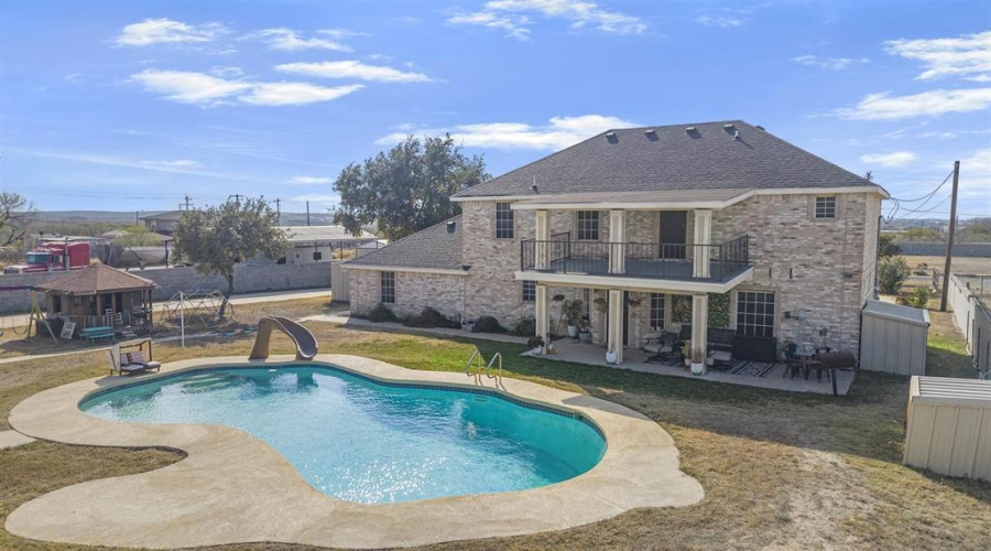 329 Old Milwaukee Rd., LAREDO, Texas 78043, 5 Bedrooms Bedrooms, 8 Rooms Rooms,3 BathroomsBathrooms,Residential,For Sale,329 Old Milwaukee Rd.,20262486