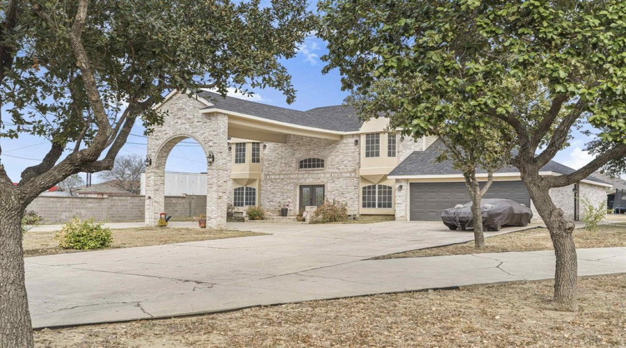 329 Old Milwaukee Rd., LAREDO, Texas 78043, 5 Bedrooms Bedrooms, 8 Rooms Rooms,3 BathroomsBathrooms,Residential,For Sale,329 Old Milwaukee Rd.,20262486