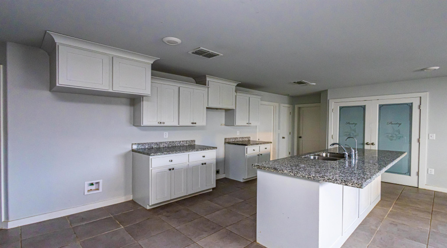 1704 Brownwood St., LAREDO, Texas 78046, 4 Bedrooms Bedrooms, 5 Rooms Rooms,2 BathroomsBathrooms,Residential,For Sale,1704 Brownwood St.,20262491