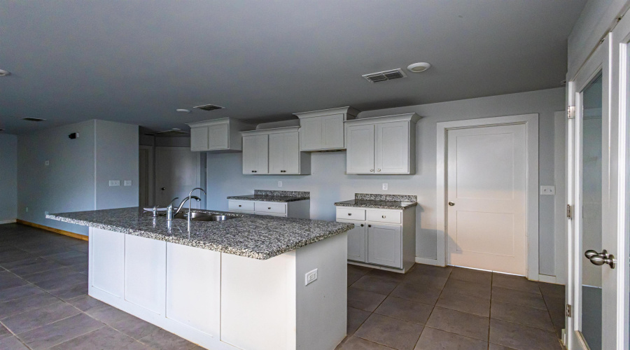 1704 Brownwood St., LAREDO, Texas 78046, 4 Bedrooms Bedrooms, 5 Rooms Rooms,2 BathroomsBathrooms,Residential,For Sale,1704 Brownwood St.,20262491