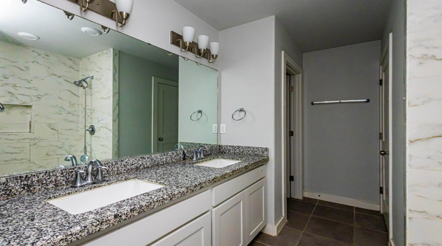 1704 Brownwood St., LAREDO, Texas 78046, 4 Bedrooms Bedrooms, 5 Rooms Rooms,2 BathroomsBathrooms,Residential,For Sale,1704 Brownwood St.,20262491
