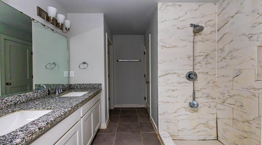 1704 Brownwood St., LAREDO, Texas 78046, 4 Bedrooms Bedrooms, 5 Rooms Rooms,2 BathroomsBathrooms,Residential,For Sale,1704 Brownwood St.,20262491