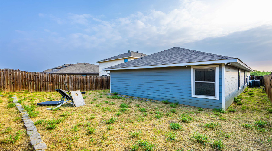 1704 Brownwood St., LAREDO, Texas 78046, 4 Bedrooms Bedrooms, 5 Rooms Rooms,2 BathroomsBathrooms,Residential,For Sale,1704 Brownwood St.,20262491
