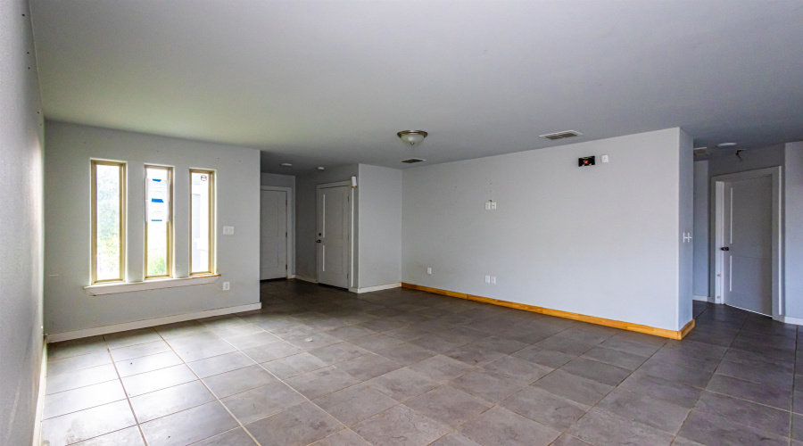 1704 Brownwood St., LAREDO, Texas 78046, 4 Bedrooms Bedrooms, 5 Rooms Rooms,2 BathroomsBathrooms,Residential,For Sale,1704 Brownwood St.,20262491