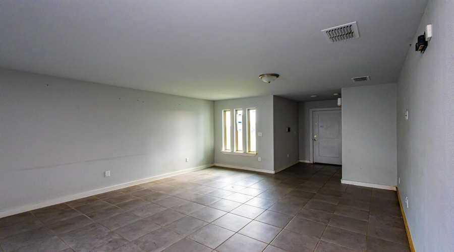 1704 Brownwood St., LAREDO, Texas 78046, 4 Bedrooms Bedrooms, 5 Rooms Rooms,2 BathroomsBathrooms,Residential,For Sale,1704 Brownwood St.,20262491