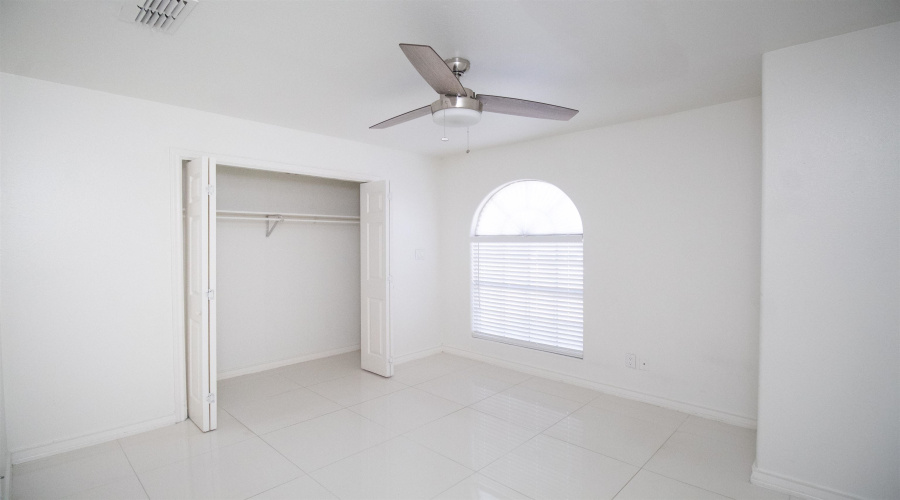 8996 Foggy Lp, Laredo, Texas 78045, 3 Bedrooms Bedrooms, 5 Rooms Rooms,2 BathroomsBathrooms,Residential,For Rent,8996 Foggy Lp,20262494
