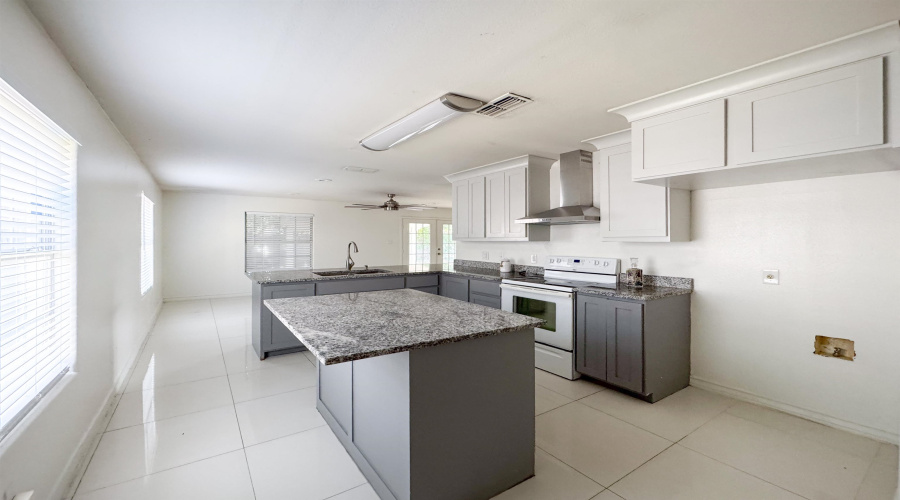 8996 Foggy Lp, Laredo, Texas 78045, 3 Bedrooms Bedrooms, 5 Rooms Rooms,2 BathroomsBathrooms,Residential,For Rent,8996 Foggy Lp,20262494