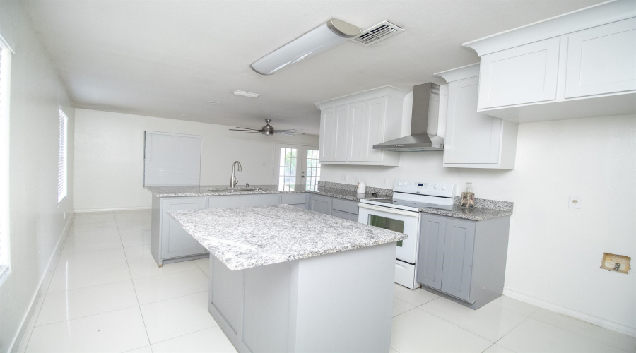 8996 Foggy Lp, Laredo, Texas 78045, 3 Bedrooms Bedrooms, 5 Rooms Rooms,2 BathroomsBathrooms,Residential,For Rent,8996 Foggy Lp,20262494
