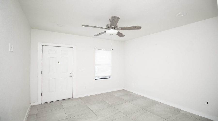 1613 Lafayette St, Laredo, Texas 78041, 2 Bedrooms Bedrooms, 3 Rooms Rooms,1 BathroomBathrooms,Residential,For Rent,1613 Lafayette St,20262497
