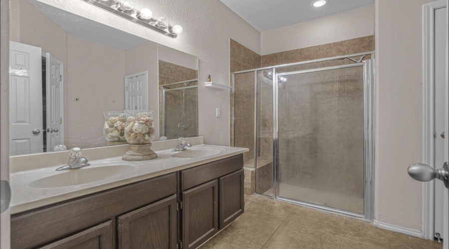 11168 Capistran Lp, Laredo, Texas 78045, 3 Bedrooms Bedrooms, 5 Rooms Rooms,2 BathroomsBathrooms,Residential,For Sale,11168 Capistran Lp,20262498