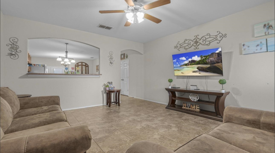 11168 Capistran Lp, Laredo, Texas 78045, 3 Bedrooms Bedrooms, 5 Rooms Rooms,2 BathroomsBathrooms,Residential,For Sale,11168 Capistran Lp,20262498