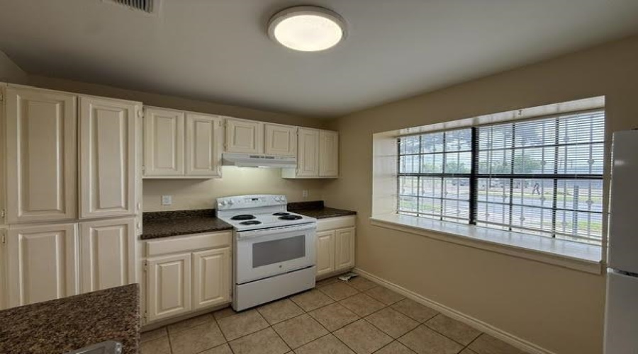 126 Atlanta Dr, Laredo, Texas 78045, 3 Bedrooms Bedrooms, 5 Rooms Rooms,2 BathroomsBathrooms,Residential,For Rent,126 Atlanta Dr,20262499