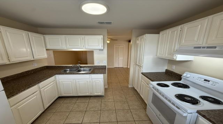 126 Atlanta Dr, Laredo, Texas 78045, 3 Bedrooms Bedrooms, 5 Rooms Rooms,2 BathroomsBathrooms,Residential,For Rent,126 Atlanta Dr,20262499