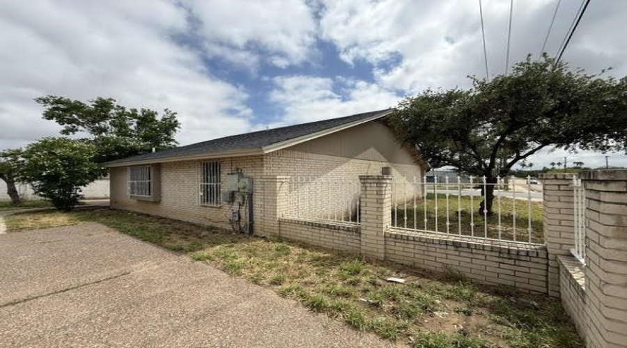 126 Atlanta Dr, Laredo, Texas 78045, 3 Bedrooms Bedrooms, 5 Rooms Rooms,2 BathroomsBathrooms,Residential,For Rent,126 Atlanta Dr,20262499