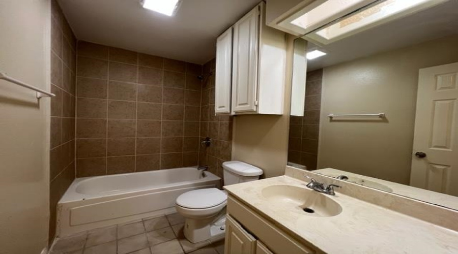 126 Atlanta Dr, Laredo, Texas 78045, 3 Bedrooms Bedrooms, 5 Rooms Rooms,2 BathroomsBathrooms,Residential,For Sale,126 Atlanta Dr,20262500