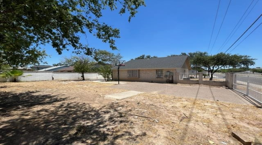 126 Atlanta Dr, Laredo, Texas 78045, 3 Bedrooms Bedrooms, 5 Rooms Rooms,2 BathroomsBathrooms,Residential,For Sale,126 Atlanta Dr,20262500
