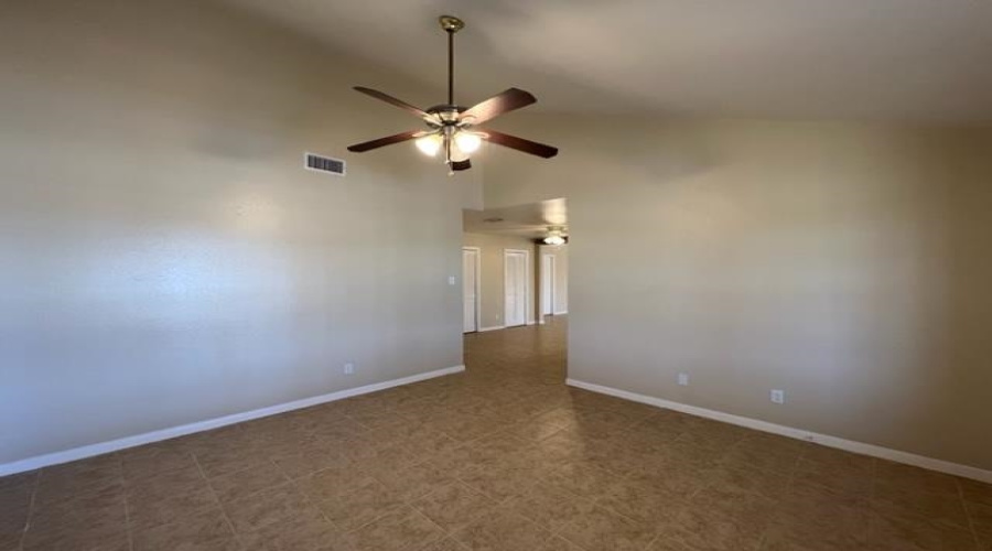 126 Atlanta Dr, Laredo, Texas 78045, 3 Bedrooms Bedrooms, 5 Rooms Rooms,2 BathroomsBathrooms,Residential,For Sale,126 Atlanta Dr,20262500