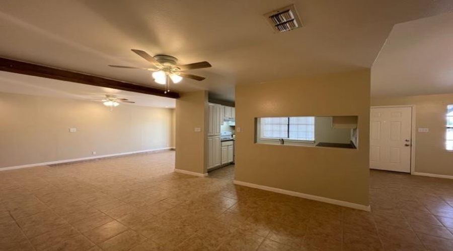 126 Atlanta Dr, Laredo, Texas 78045, 3 Bedrooms Bedrooms, 5 Rooms Rooms,2 BathroomsBathrooms,Residential,For Sale,126 Atlanta Dr,20262500