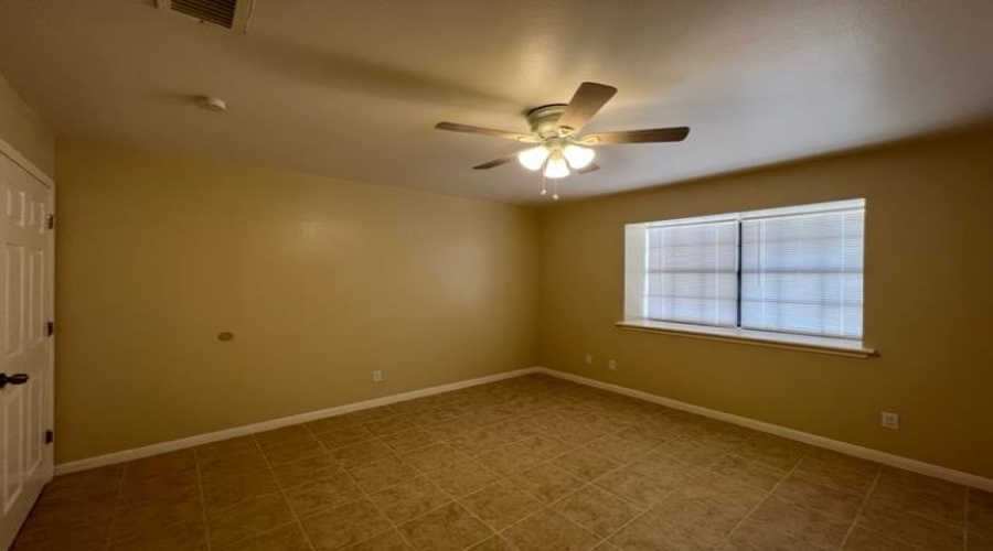 126 Atlanta Dr, Laredo, Texas 78045, 3 Bedrooms Bedrooms, 5 Rooms Rooms,2 BathroomsBathrooms,Residential,For Sale,126 Atlanta Dr,20262500