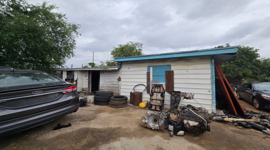 2401 Santa Clara St, Laredo, Texas 78046, 2 Bedrooms Bedrooms, 2 Rooms Rooms,1 BathroomBathrooms,Residential,For Sale,2401 Santa Clara St,20262501